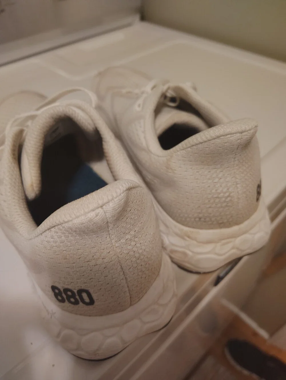 💓💓 New Balance Men’s 880 Off-White Athletic Running Shoes
